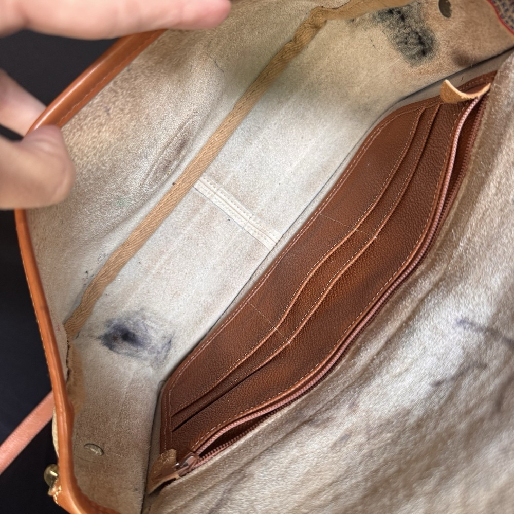 Dooney & Bourke Cream and Tan Pebbled Leather Crossbody Handbag Vintage - Picture 15 of 16